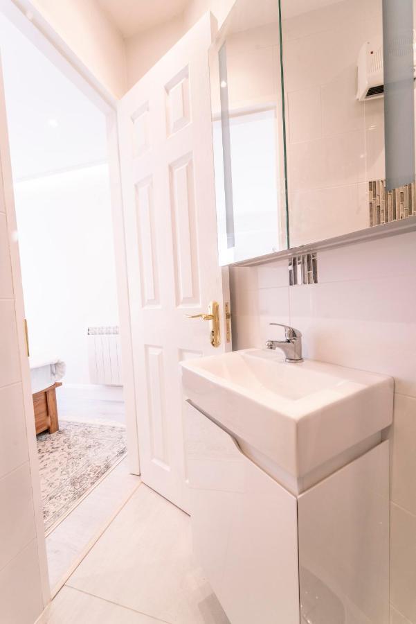 Luxurious Seaside Apartment Galway Exteriör bild